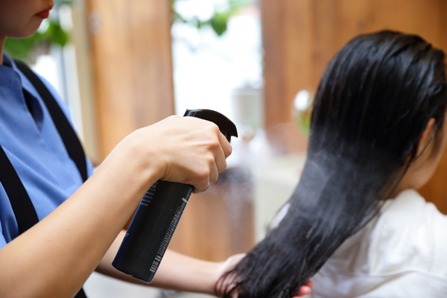 浜松市で髪を補修する美容院を構え潤いのあるツヤ髪へ導きます