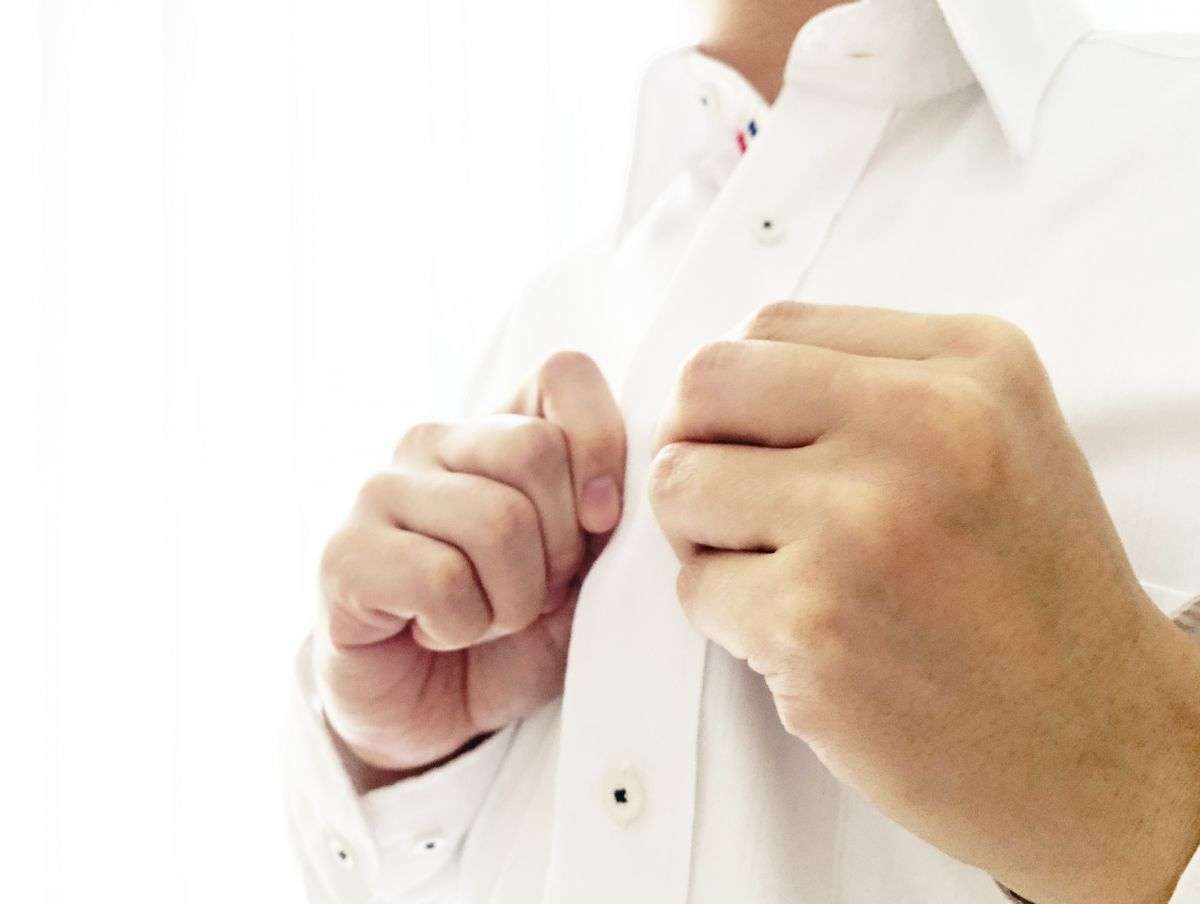 美容院において襟付きシャツはNG？美容師が教える最新OKコーデについて